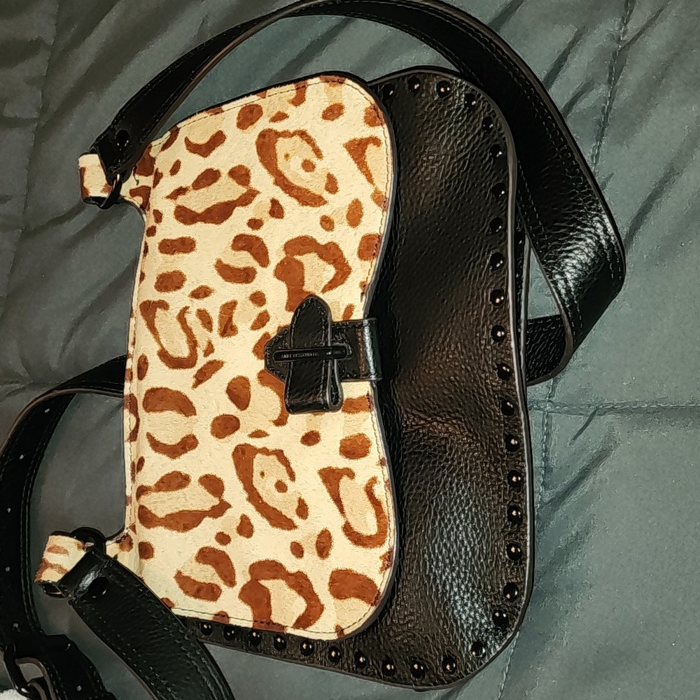 Is aimee kestenberg cross body